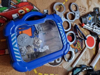 Policejní kostým, špión s výbavou - 3