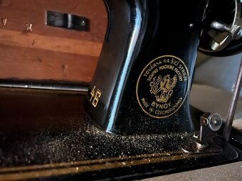 Starožitný šicí stroj BYNOV (ČSR) - 3