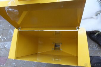 Na sazeč brambor rozmetadlo hnojivá. - 3