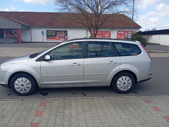 Ford Focus 1.6 benzín - 3