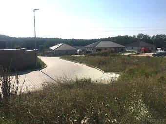 Prodej zasíťovaného stavebního pozemku 980 m2 PŘÍMÝ PRODEJ - 3
