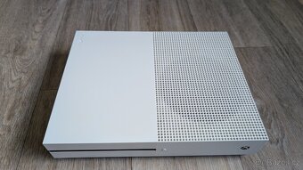 Xbox one S (1 TB) - 3