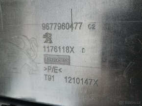 Prodám zadní nárazník z PEUGEOT 308 1.2 12v a - 3