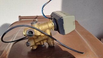 PRODÁM TŘÍCESTNÝ VENTIL S POHONEM HONEYWEL PRO KOTEL DAKON - 3