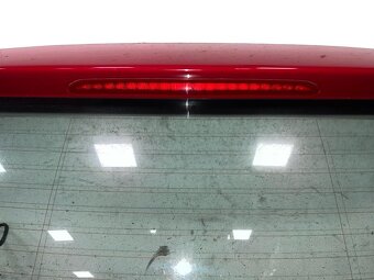 Páté dveře červená barva LY3D VW Golf 5 hatchback r.v. 2009 - 3