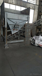 Třídička vč. dopravníku a násypky - 3