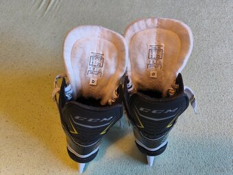 Brusle CCM Tacks 9060 Junior velikost 3 /35 - 3