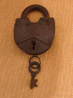 Starý visací zámek - 3