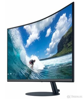 32" SAMSUNG C32T550FDR černá. - 3
