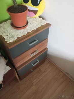 Postel s nočními stolky - 3