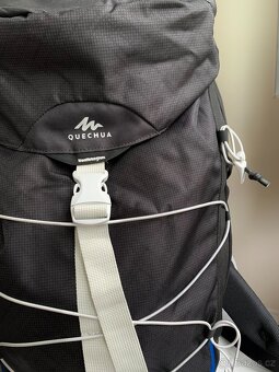 Turistický batoh 30 L Quechua trekový outdoor - 3