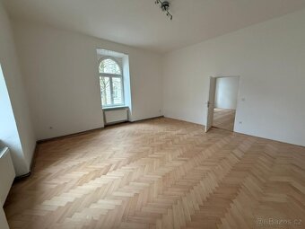 Byt 4+1 (154 m2) s velkou šatnou a spíží - 3