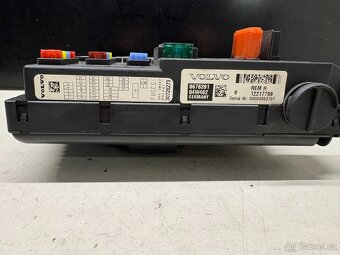 //Pojistková Skříň Volvo Xc90// - 3
