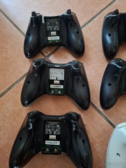 9x ovladac na x box 360 na díly - 3