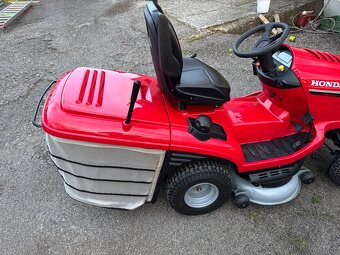 Zahradní traktor Honda HF2417 - 3