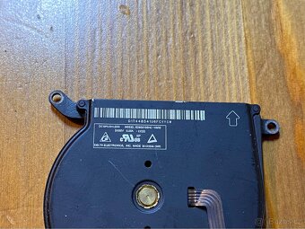 MacBook Air A1466 - náhradní díly (repro atd.) - 3