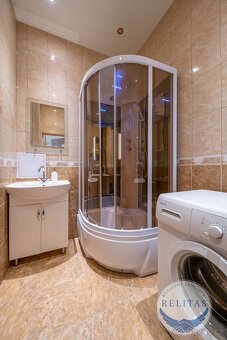 Pronájem bytu 1+kk 31 m², u stanice metra Flora - 3