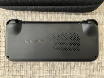 Retroid Pocket 4 PRO + 256 GB + dock 7-in-1 + grip - 3