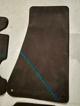 Alpina B10 Allrad (E34) - nové koberce - 3