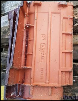 Křidlice Creaton titania vínová - 3