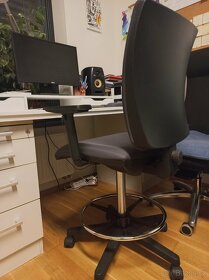 Pokladní / kancelářská židle - vysoká - 3