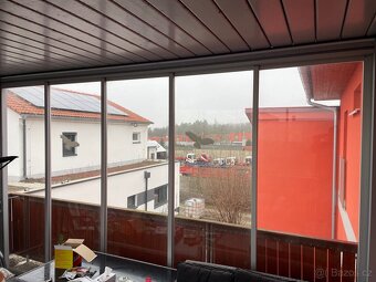 Hliníková bioklimatická zasklená pergola. - 3
