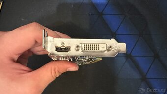 Grafika SAPPHIRE HD 6570 2GB - 3