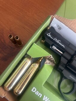 Airsoftových revolver - 3