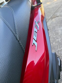 Skútr SYM Jet X 125i – 970 km, 2022, jako nový + kufr SHAD - 3