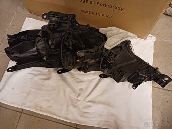 Citroen C-Crosser pravý přední světlomet - 3