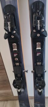 Prodám nové lyže Atomic Redster Q9.8 Revoshock S 23/24 - 3