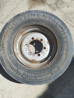 Pneu235/75 R17,5 - 3