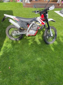 Ajp 240 - 3