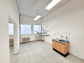 Pronájem obchodu 110 m2, předzahrádka - 3