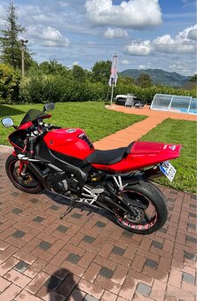 Yamaha R1 - 3