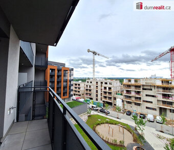pronájem 1kk 32m2 balkon 5m2 P4 Háje Výstavní garážové stání - 3