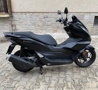 Skútr Honda PCX 125 rv. 2024 JAKO NOVÝ - 3