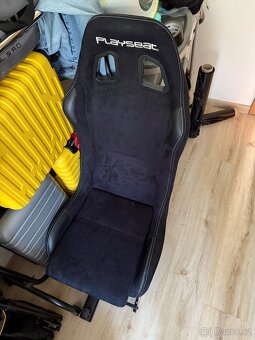 Logitech g29 a PLAYSEAT Evolution Black - 3
