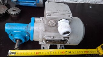 Elektromotor s převodovkou - 3