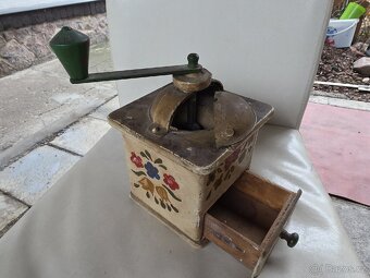 Mlýnek na kávu - 3