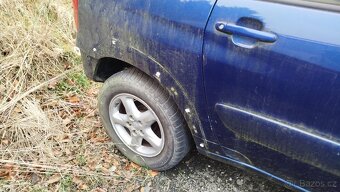 Toyota Rav4 d4d 4x4 rok 2003 - 3