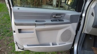Chrysler Town Country 3,3 LPG, 08, tažné - 3