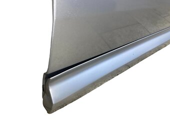 Pravé přední dveře stříbrná metalíza LY7W Audi A8 4E D3 05 - 3