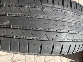 Prodám letní pneu Nokian 215/65r16 - 3