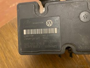 ABS jednotka 1K0 614 117 AC s elektronikou 1K0 907 379 P - 3