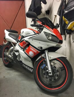 Yamaha R6 - 3