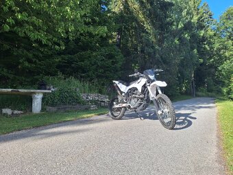 Yuki 125i SE - 3