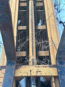 Vysokozdvižný vozík. Sloup na ještěrku nebo traktor + Vidle - 3