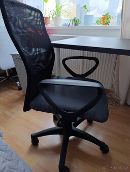 Kancelářský stůl a židle - 3