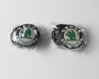 ŠKODA - zeleno-černá pokličky do středů alu. kol - 56mm - 3